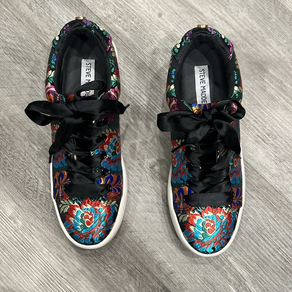 Steve Madden brocade sneaker, EUC - Picture 4 of 9